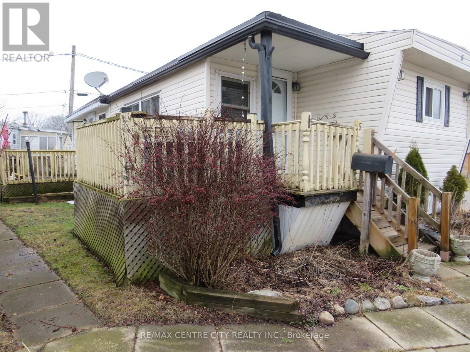 large covered front deck - 5 - 198 Springbank Drive, London South (South D), ON - Outdoor