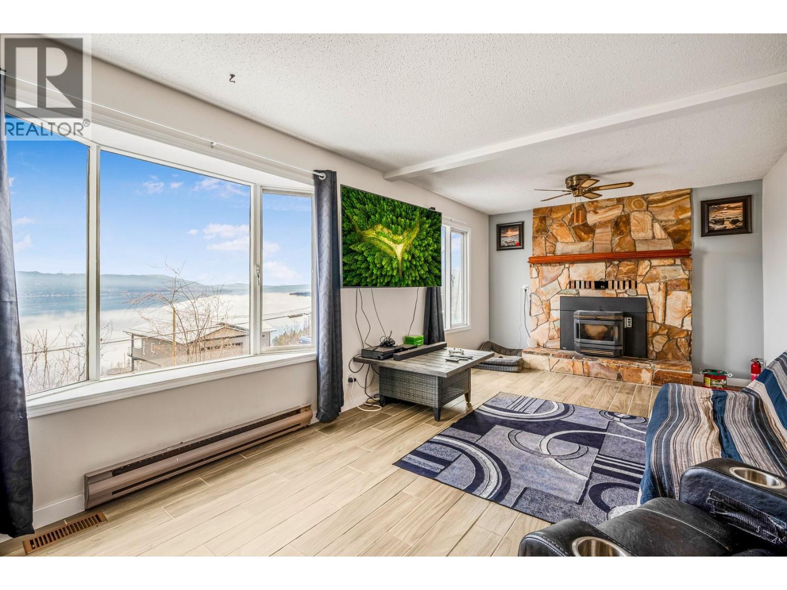 494 Killarney Way, Vernon, BC - Indoor Photo Showing Living Room With Fireplace