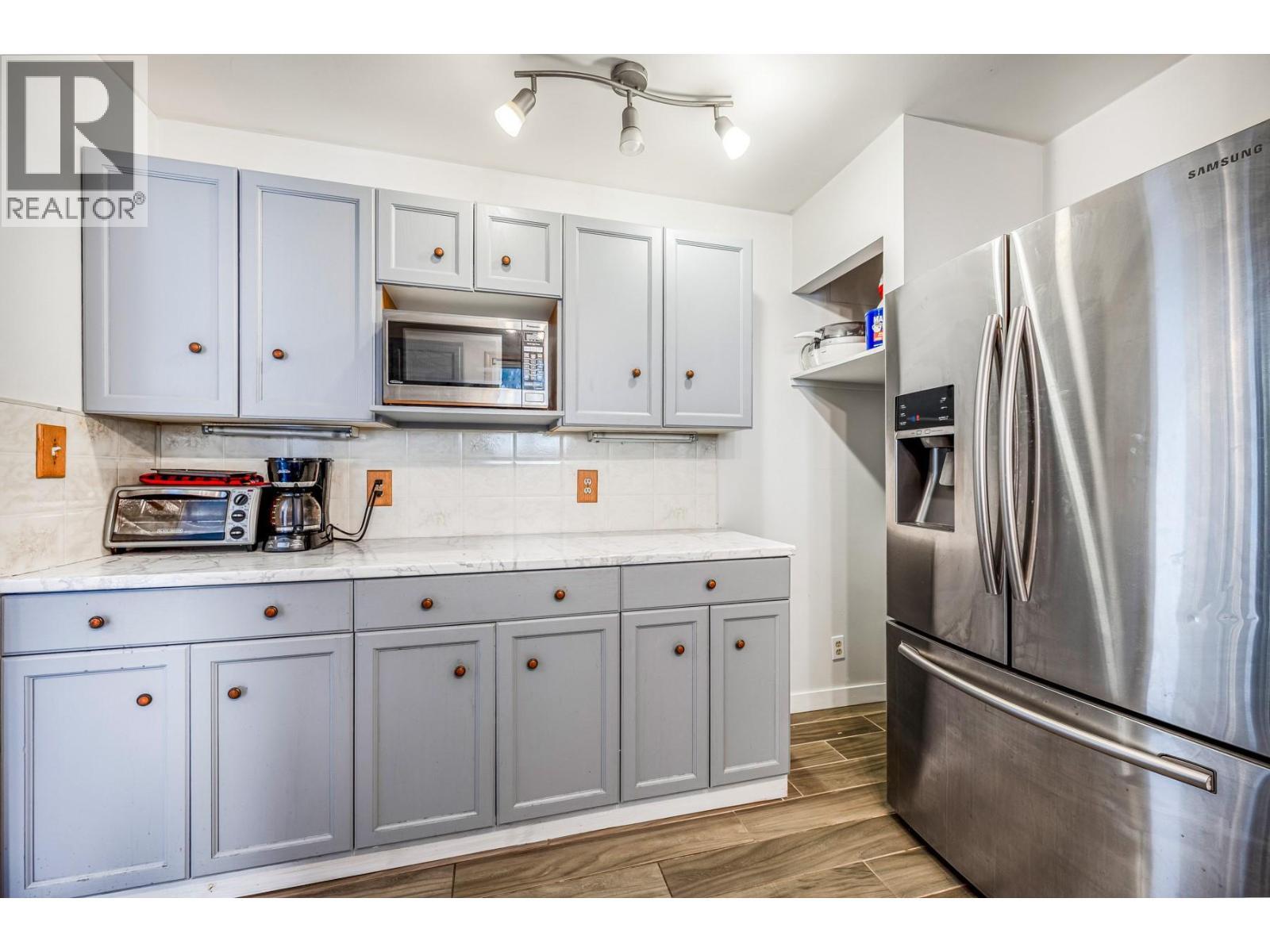 494 Killarney Way, Vernon, BC - Indoor Photo Showing Kitchen