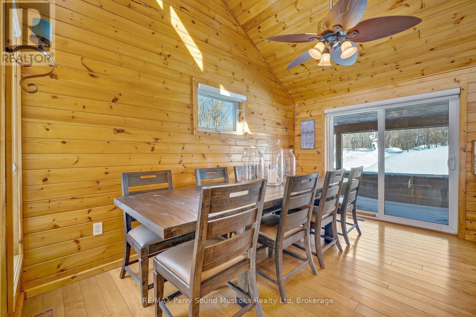 587 Centre Road, Mckellar, ON - Indoor Photo Showing Dining Room