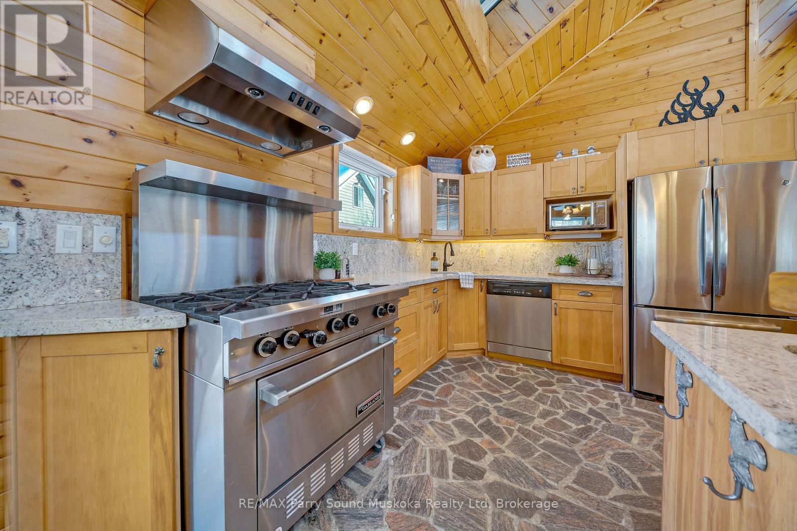 587 Centre Road, Mckellar, ON - Indoor Photo Showing Kitchen