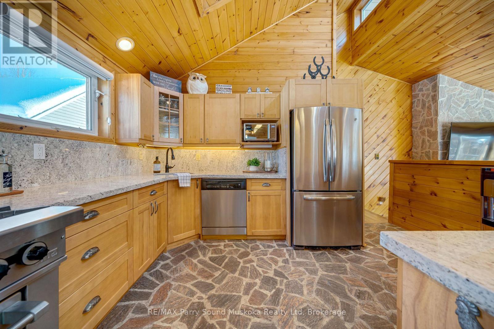 587 Centre Road, Mckellar, ON - Indoor Photo Showing Kitchen