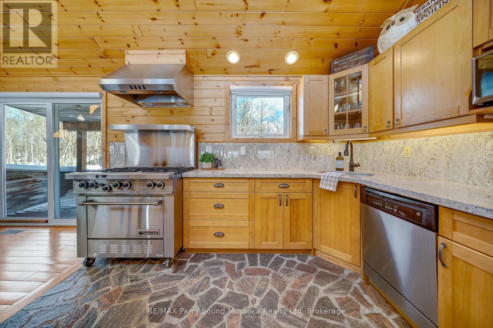 587 Centre Road, Mckellar, ON - Indoor Photo Showing Kitchen