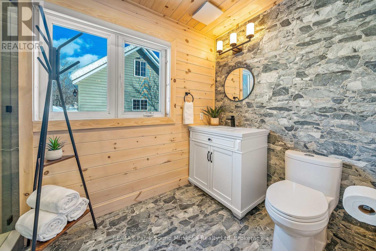 587 Centre Road, Mckellar, ON - Indoor Photo Showing Bathroom