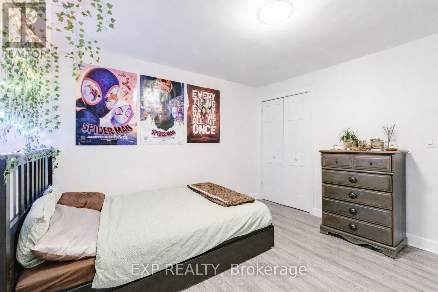 16 Ainslie Avenue, Hamilton, ON - Indoor Photo Showing Bedroom