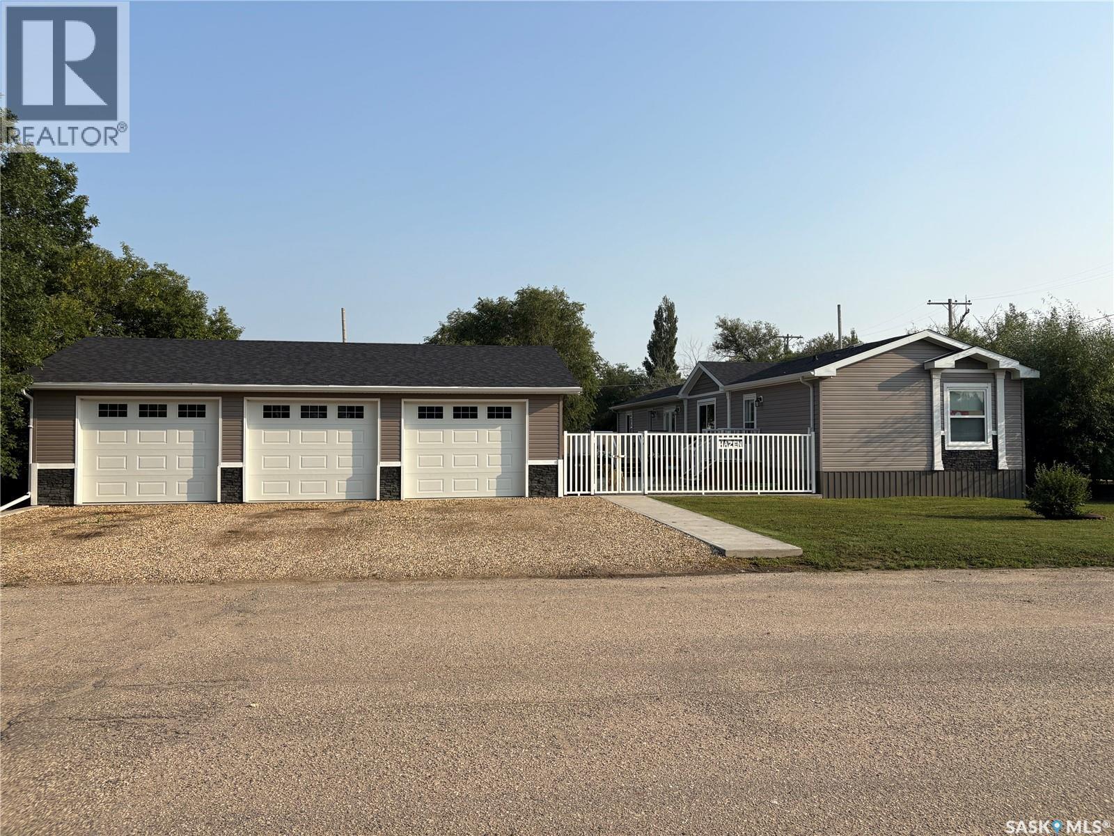 151 2Nd Avenue, Bengough, SK - Outdoor