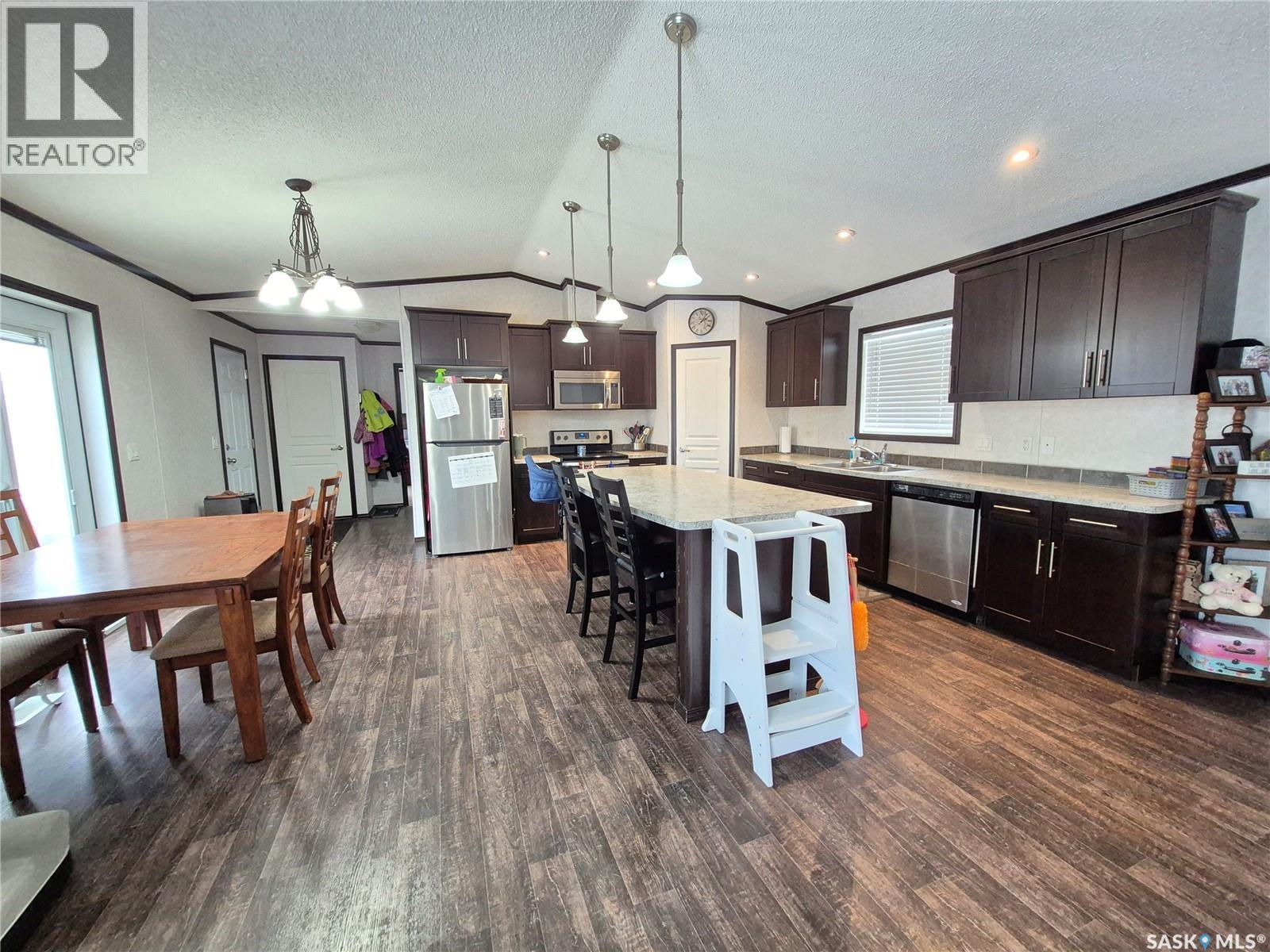 151 2Nd Avenue, Bengough, SK - Indoor