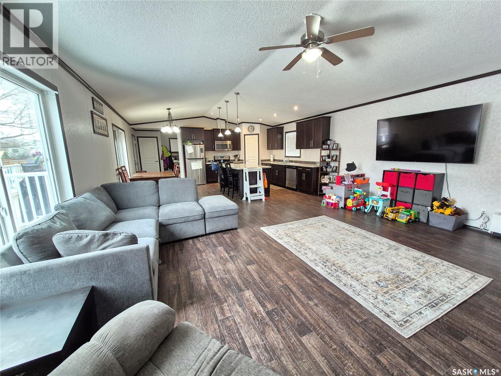 151 2Nd Avenue, Bengough, SK - Indoor Photo Showing Living Room
