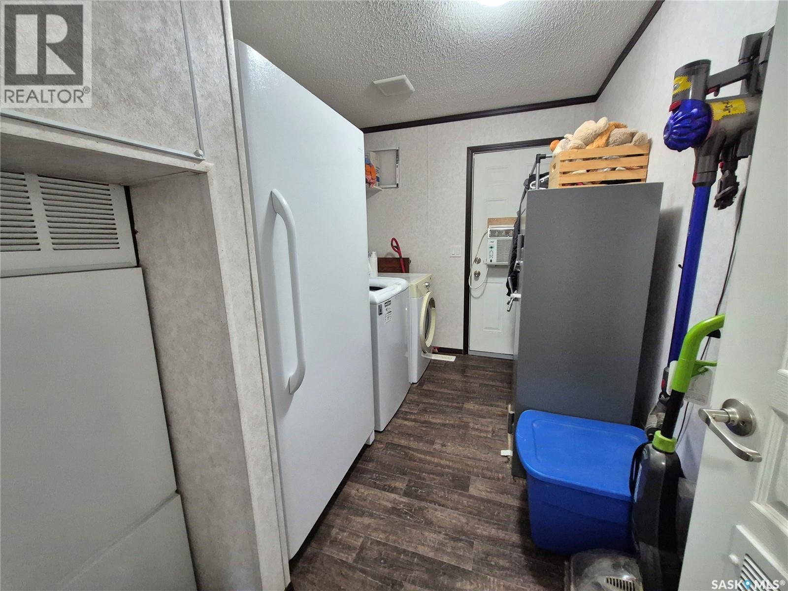 151 2Nd Avenue, Bengough, SK - Indoor