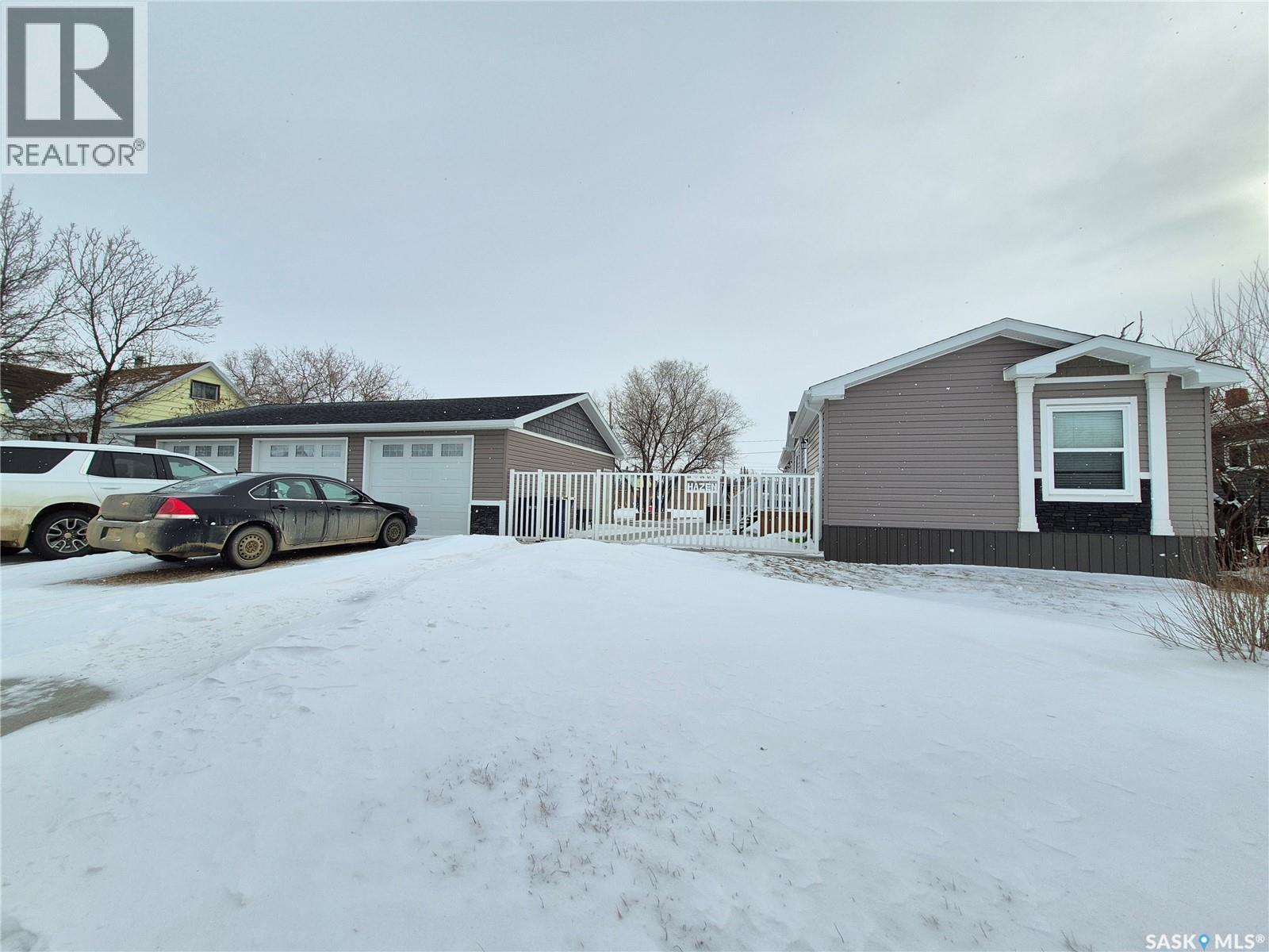 151 2Nd Avenue, Bengough, SK - Outdoor