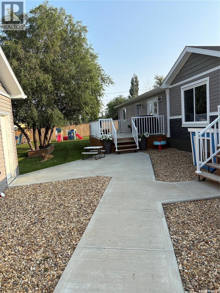 151 2Nd Avenue, Bengough, SK - Outdoor With Exterior