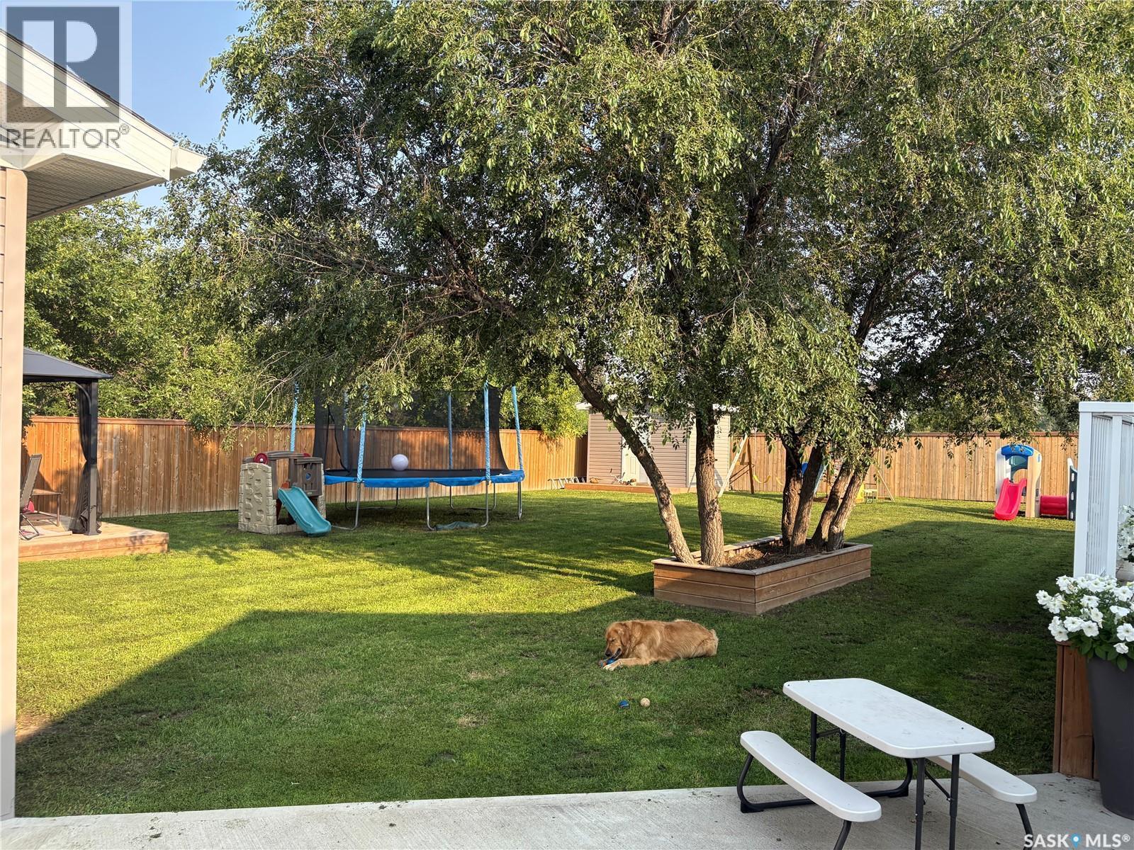 151 2Nd Avenue, Bengough, SK - Outdoor With Backyard