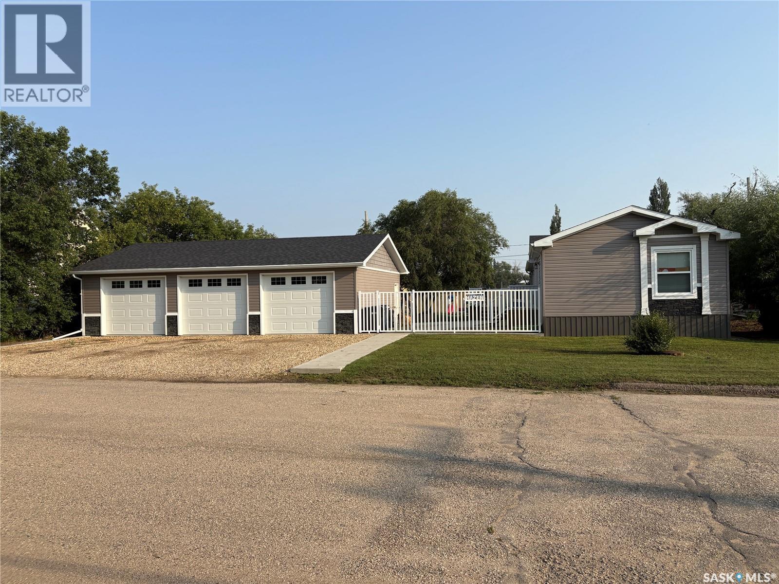 151 2Nd Avenue, Bengough, SK - Outdoor