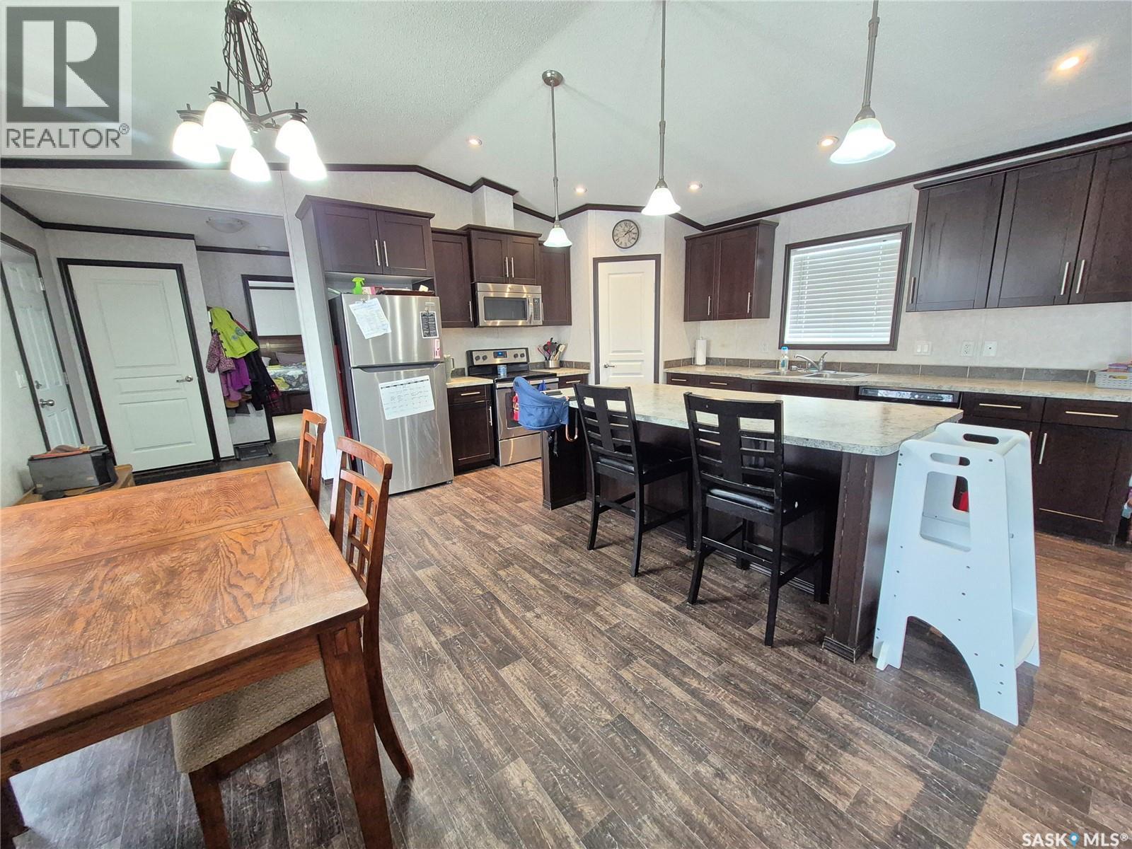 151 2Nd Avenue, Bengough, SK - Indoor Photo Showing Kitchen With Stainless Steel Kitchen With Upgraded Kitchen