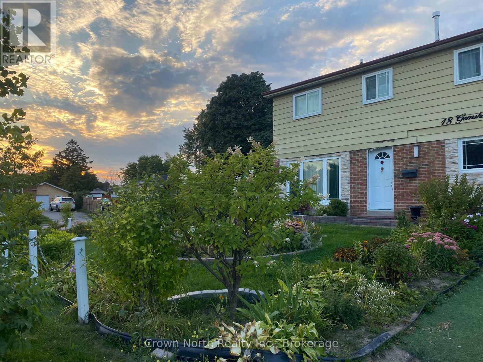 Front View - 18 Gemshaw Crescent, Toronto, ON - Outdoor
