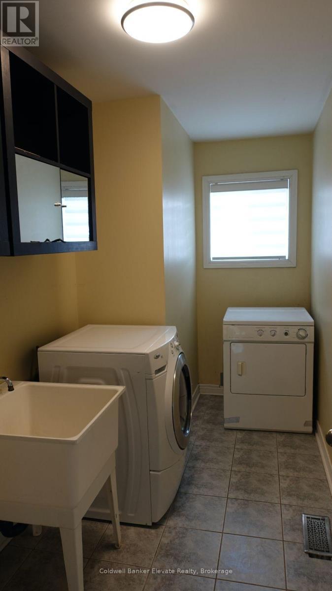 20 Goldnugget Road, Brampton, ON - Indoor Photo Showing Laundry Room