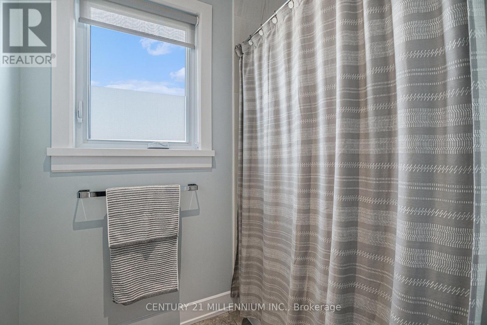 6470 Apple Orchard Road, Ottawa, ON - Indoor