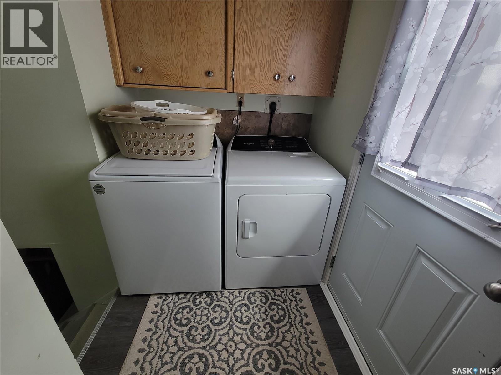 102 Jubilee Bay, Unity, SK - Indoor Photo Showing Laundry Room