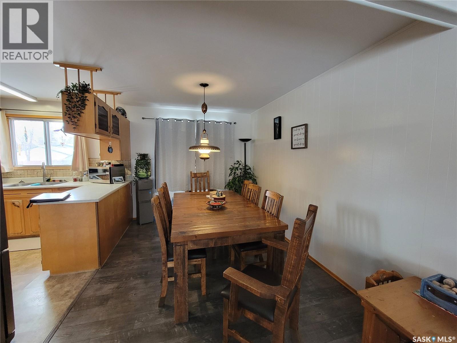 102 Jubilee Bay, Unity, SK - Indoor Photo Showing Dining Room