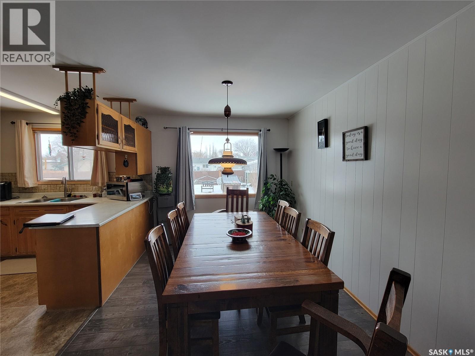 102 Jubilee Bay, Unity, SK - Indoor Photo Showing Dining Room