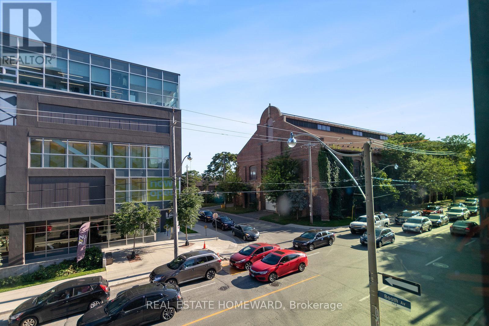 207 - 150 Logan Avenue, Toronto, ON - Outdoor