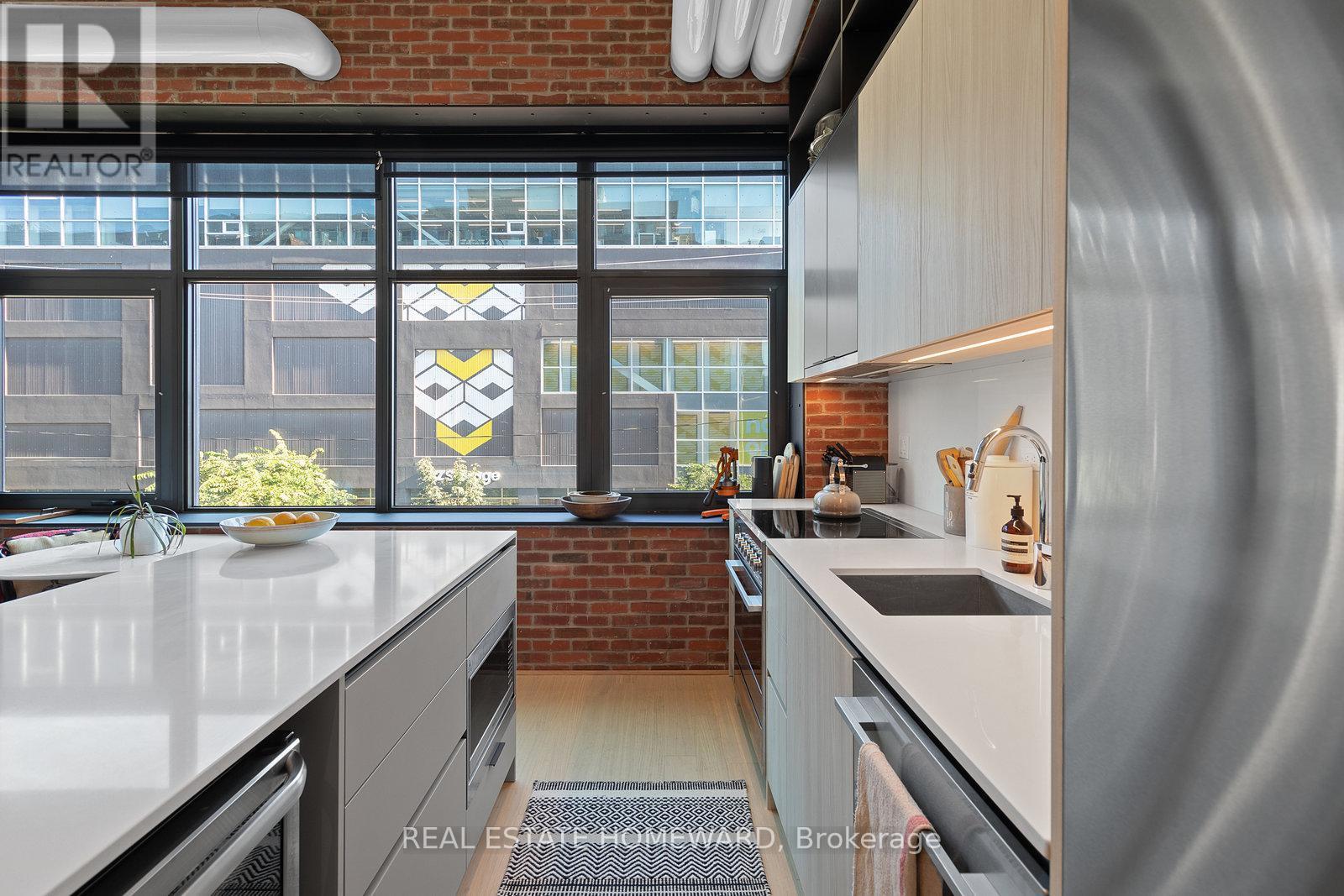 207 - 150 Logan Avenue, Toronto, ON - Indoor Photo Showing Kitchen
