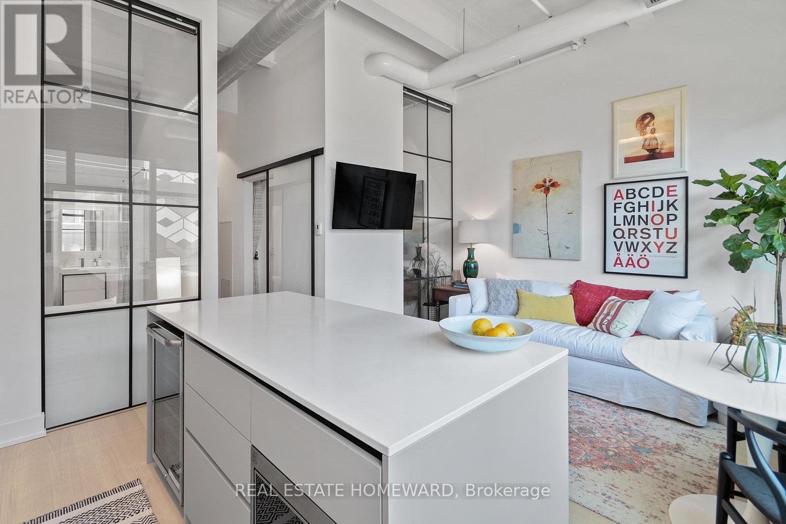 207 - 150 Logan Avenue, Toronto, ON - Indoor