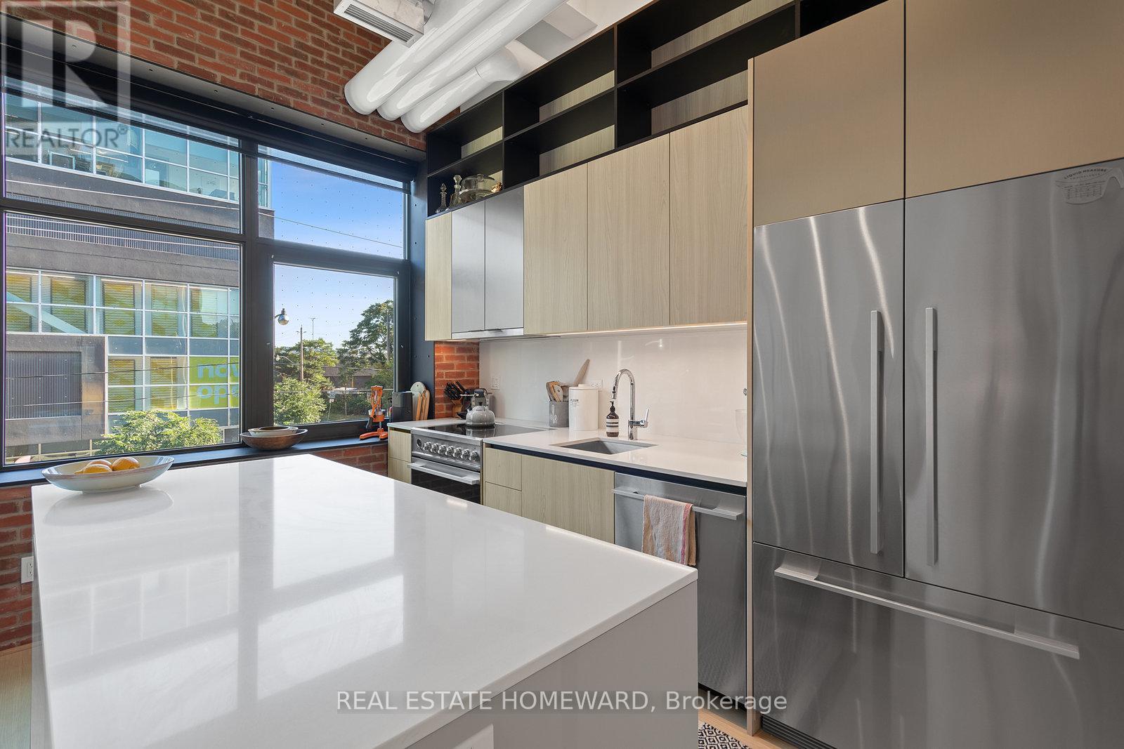 207 - 150 Logan Avenue, Toronto, ON - Indoor Photo Showing Kitchen With Upgraded Kitchen