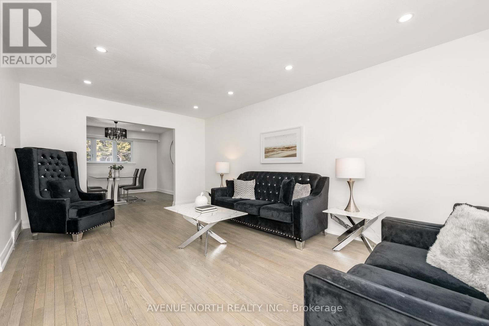 2007 Tawney Road, Ottawa, ON - Indoor Photo Showing Living Room