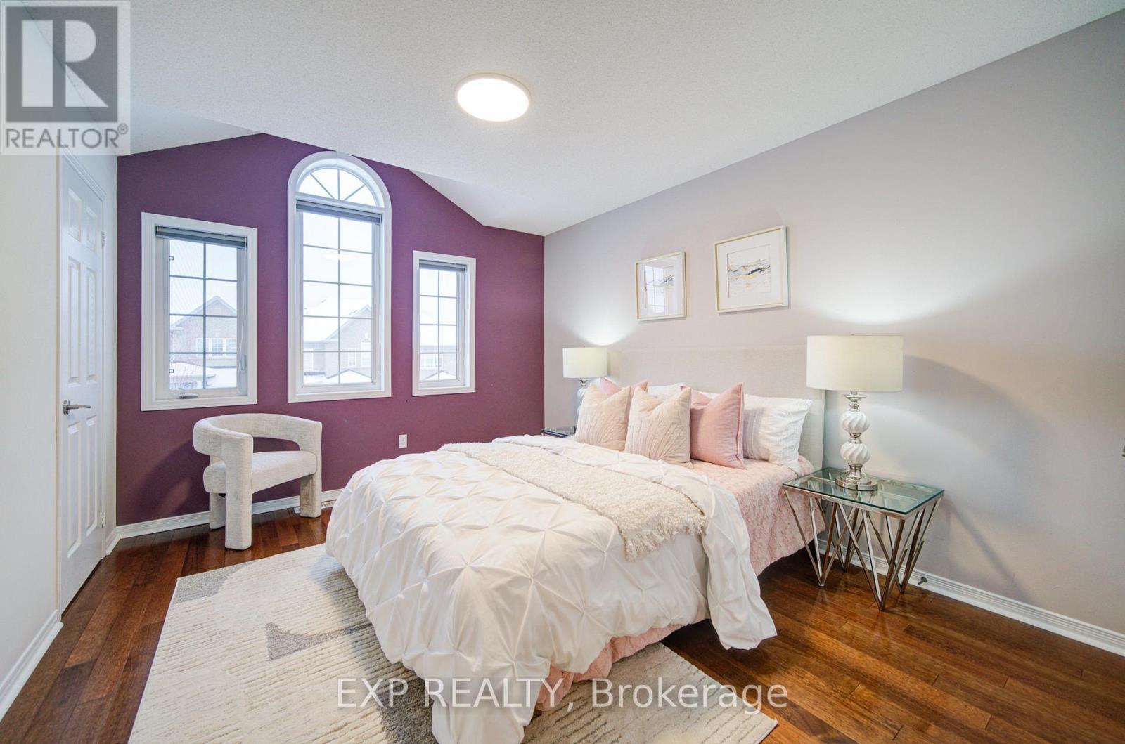21 Westcliffe Crescent, Richmond Hill, ON - Indoor Photo Showing Bedroom