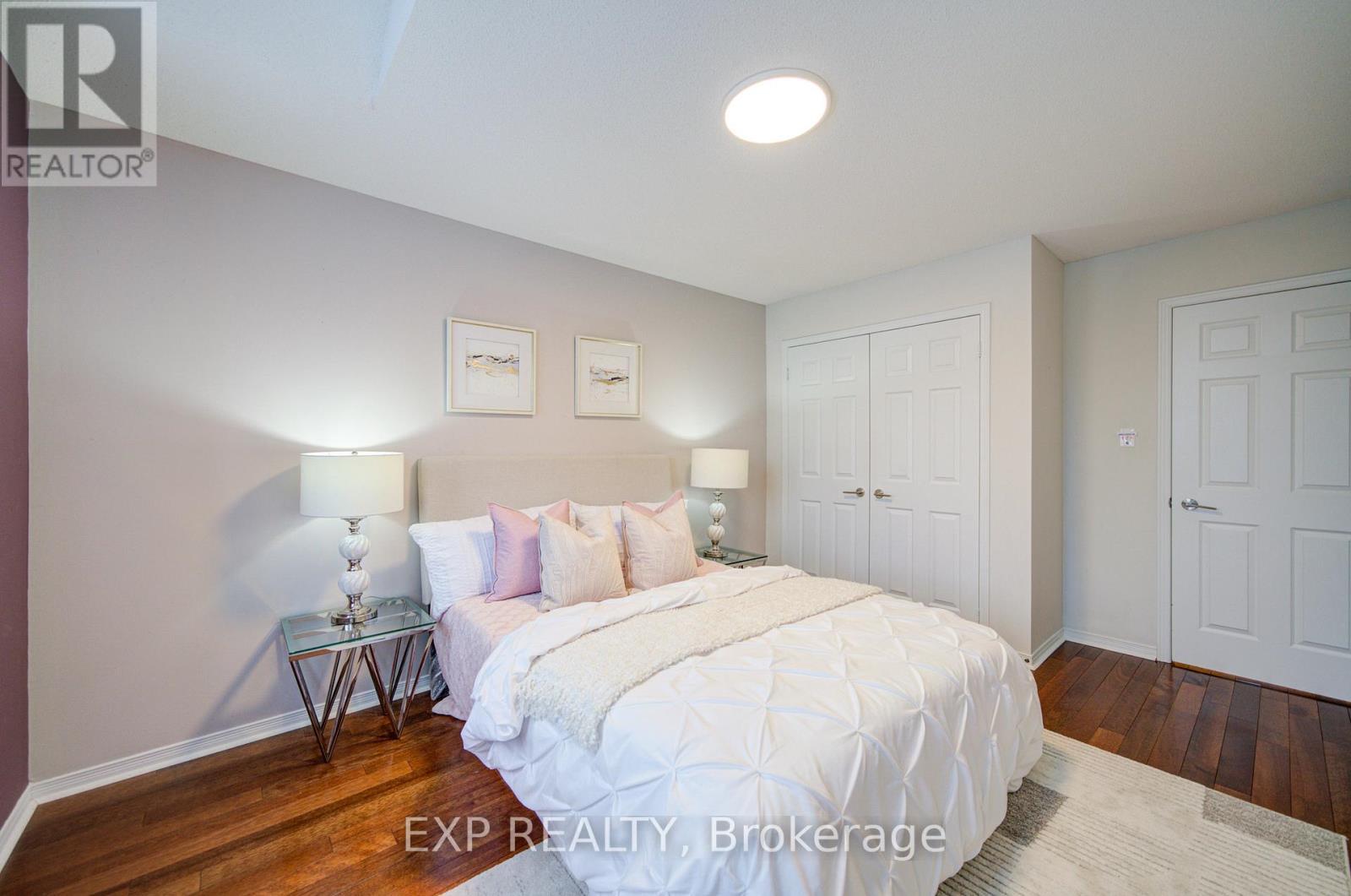 21 Westcliffe Crescent, Richmond Hill, ON - Indoor Photo Showing Bedroom