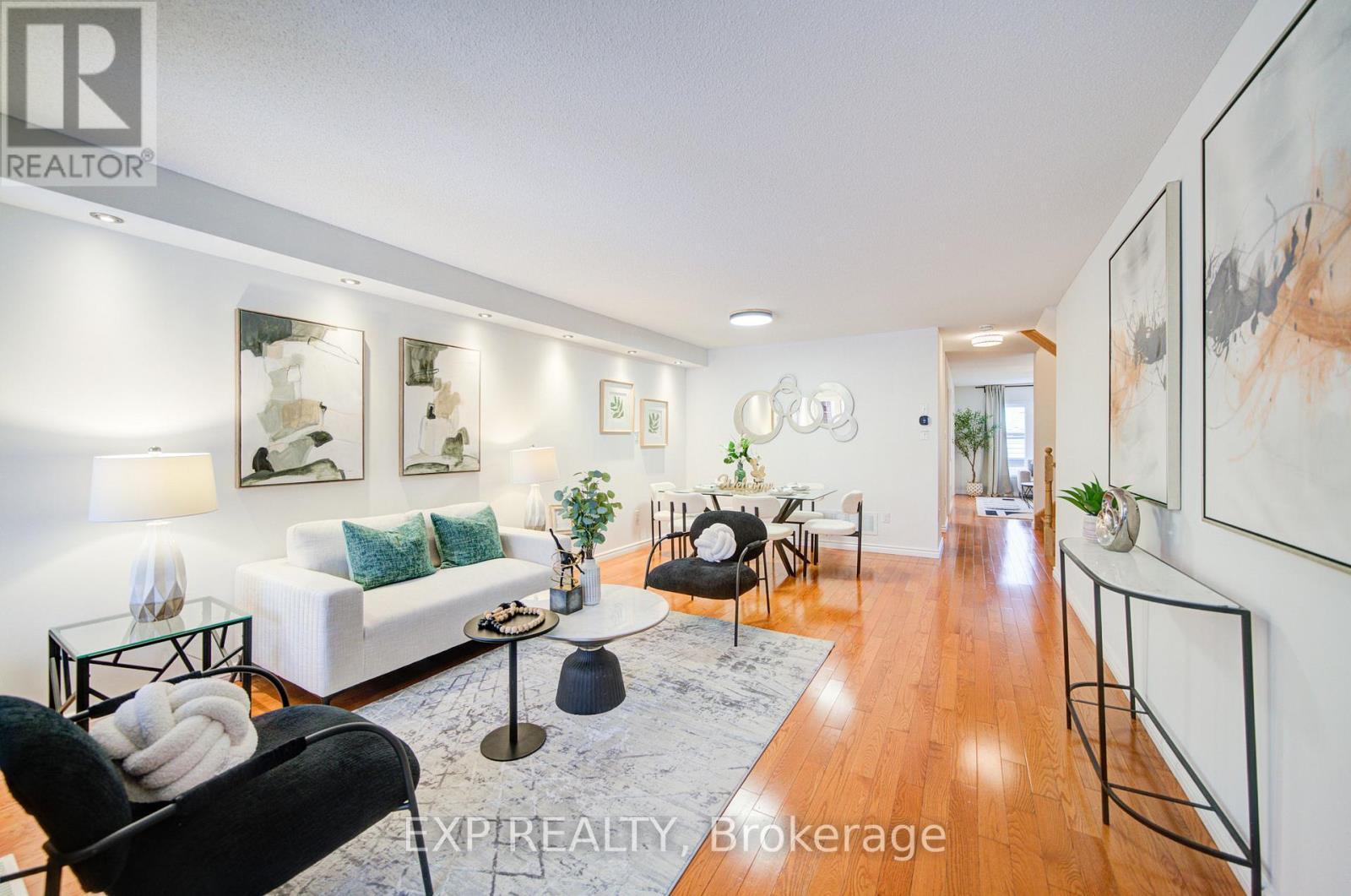 21 Westcliffe Crescent, Richmond Hill, ON - Indoor Photo Showing Living Room