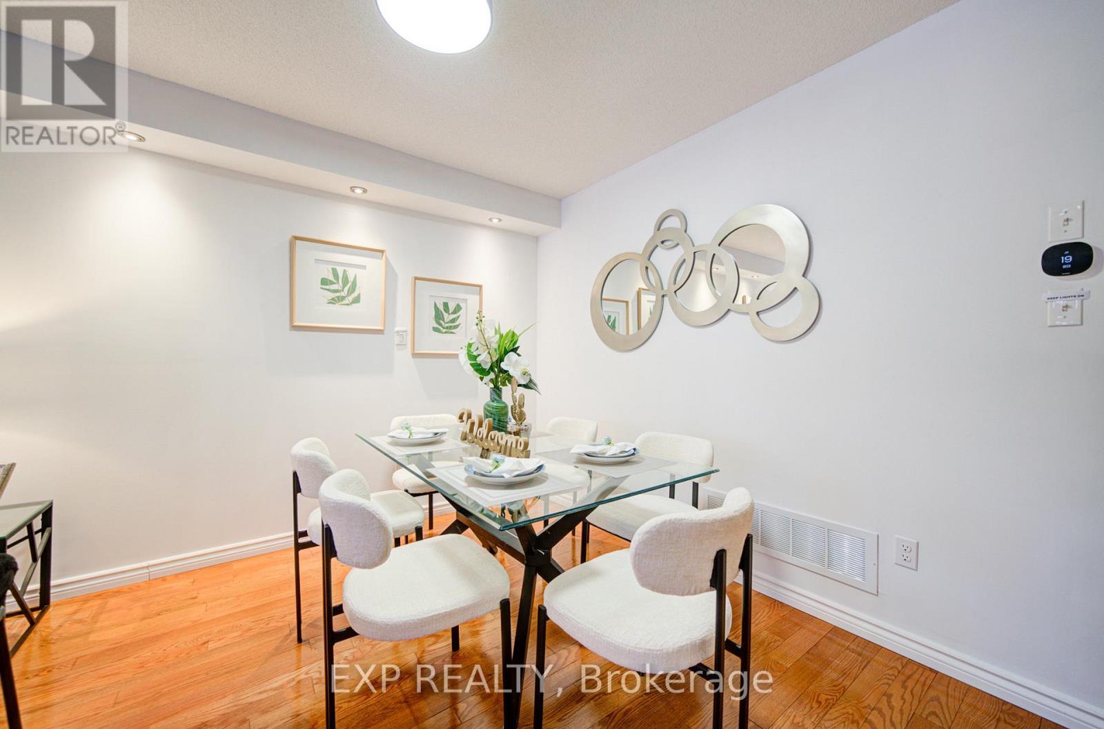 21 Westcliffe Crescent, Richmond Hill, ON - Indoor Photo Showing Dining Room