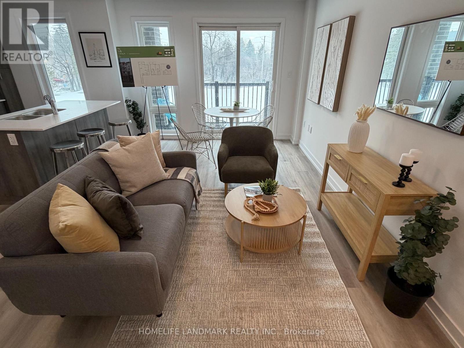 209 - 3 Bancroft Lane, Richmond Hill, ON - Indoor Photo Showing Living Room