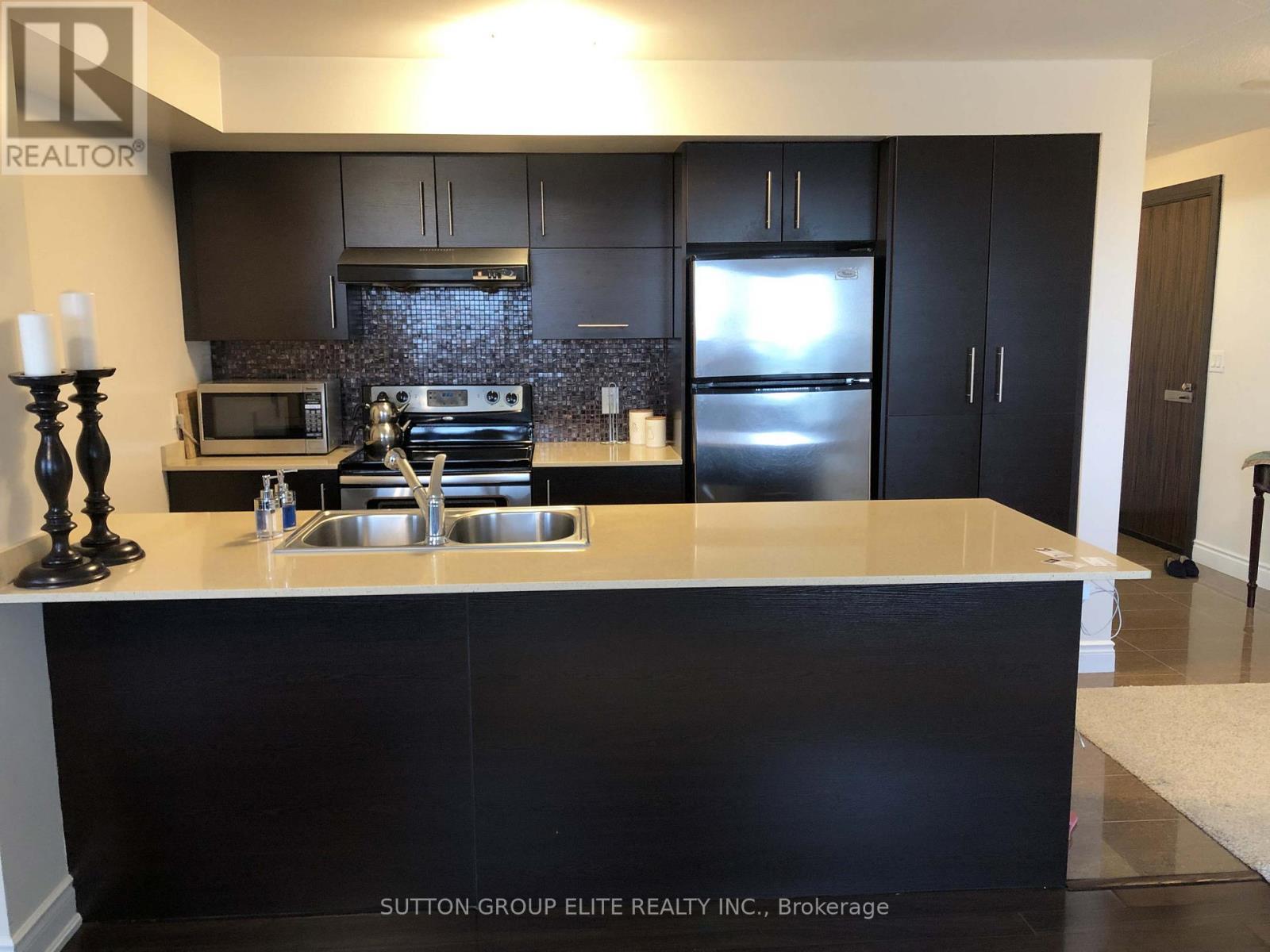 902 - 253 South Park Road, Markham, ON - Indoor Photo Showing Kitchen With Double Sink With Upgraded Kitchen