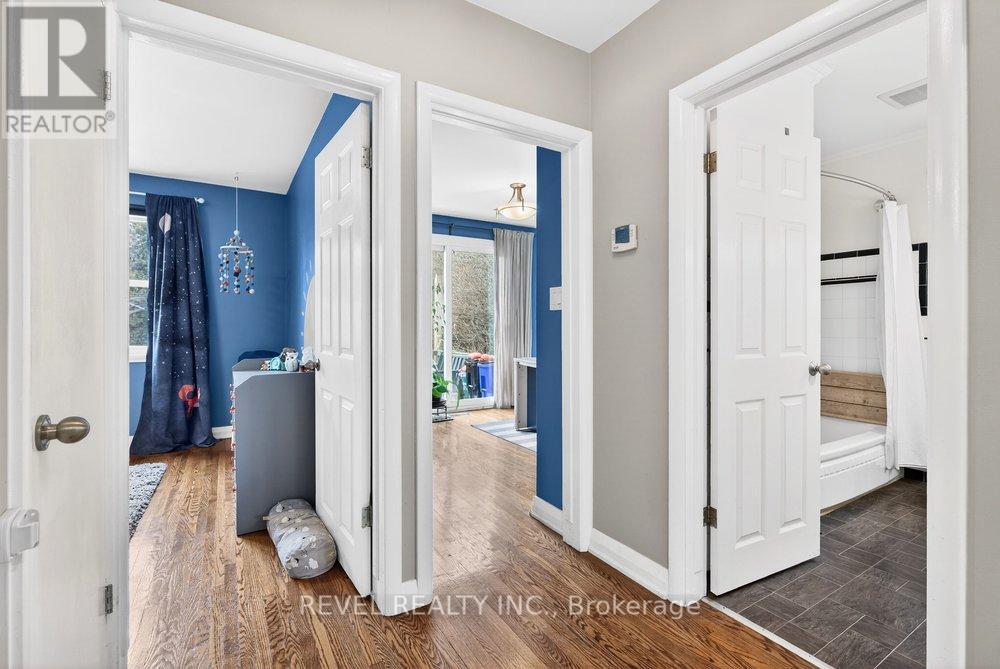 399 Pepper Drive, Burlington, ON - Indoor Photo Showing Other Room