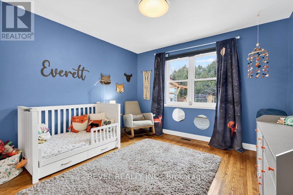 399 Pepper Drive, Burlington, ON - Indoor Photo Showing Bedroom