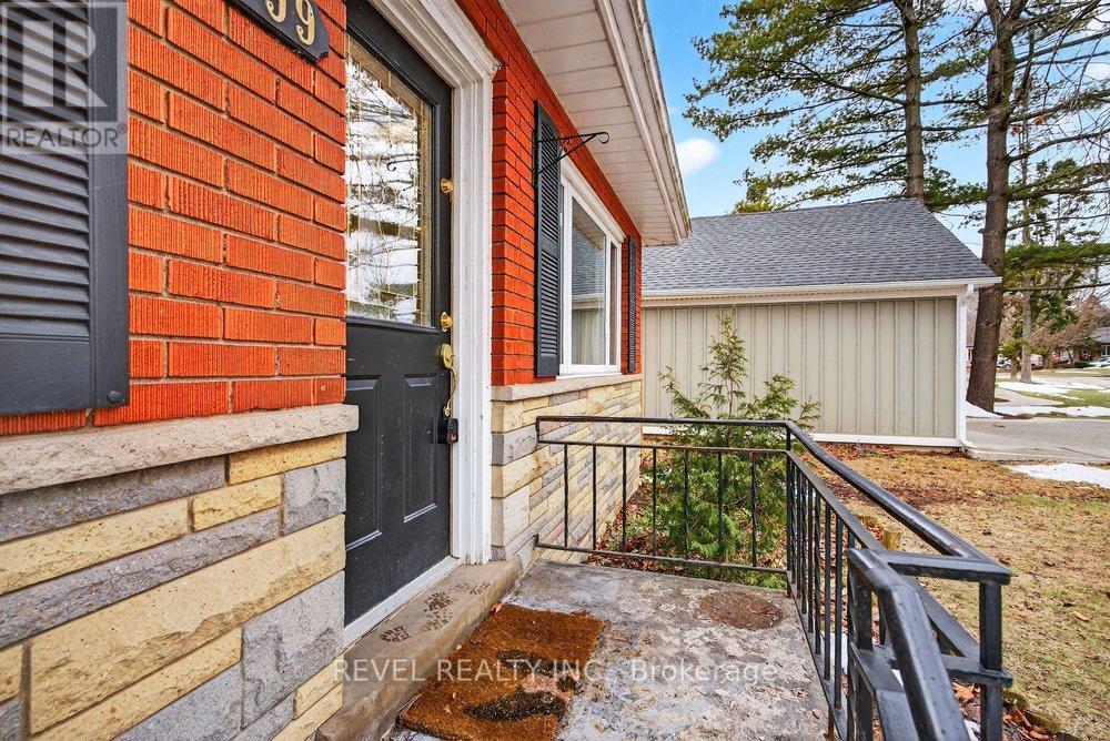 399 Pepper Drive, Burlington, ON - Outdoor