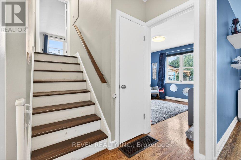 399 Pepper Drive, Burlington, ON - Indoor Photo Showing Other Room