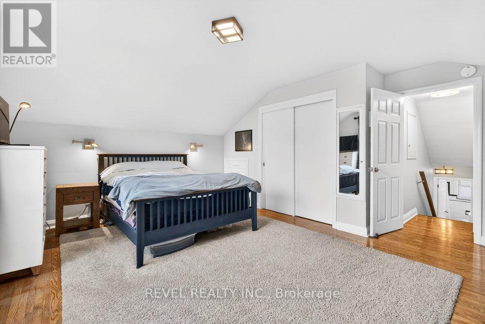 399 Pepper Drive, Burlington, ON - Indoor Photo Showing Bedroom