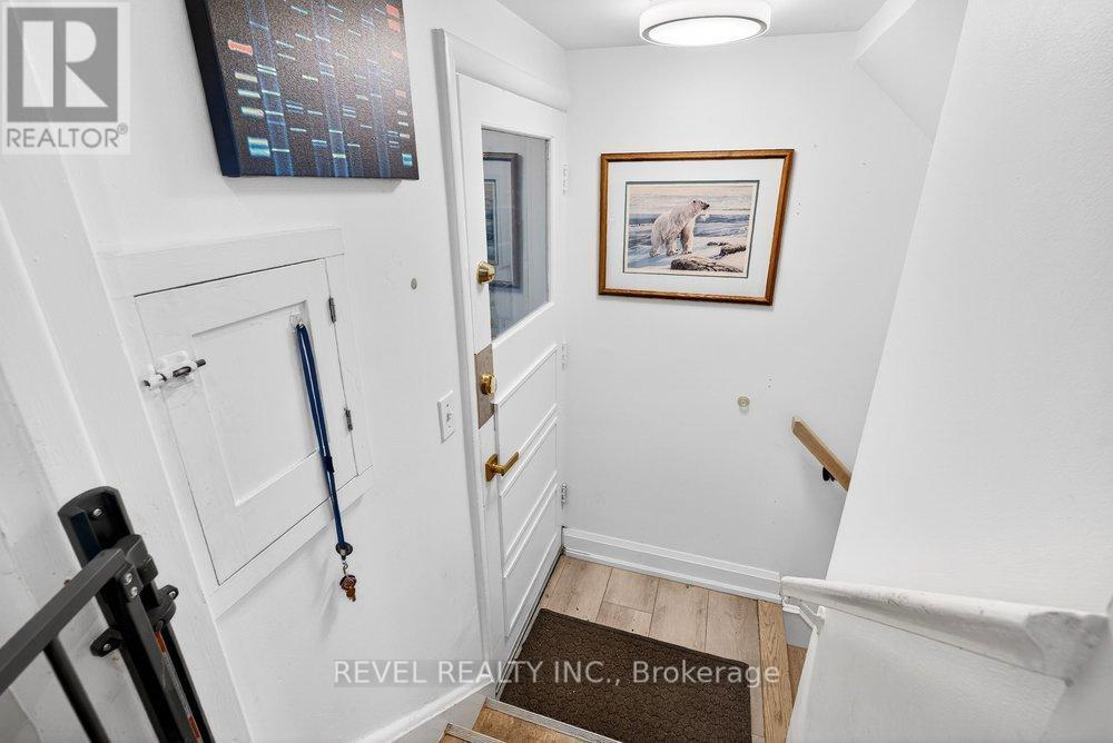 399 Pepper Drive, Burlington, ON - Indoor Photo Showing Other Room