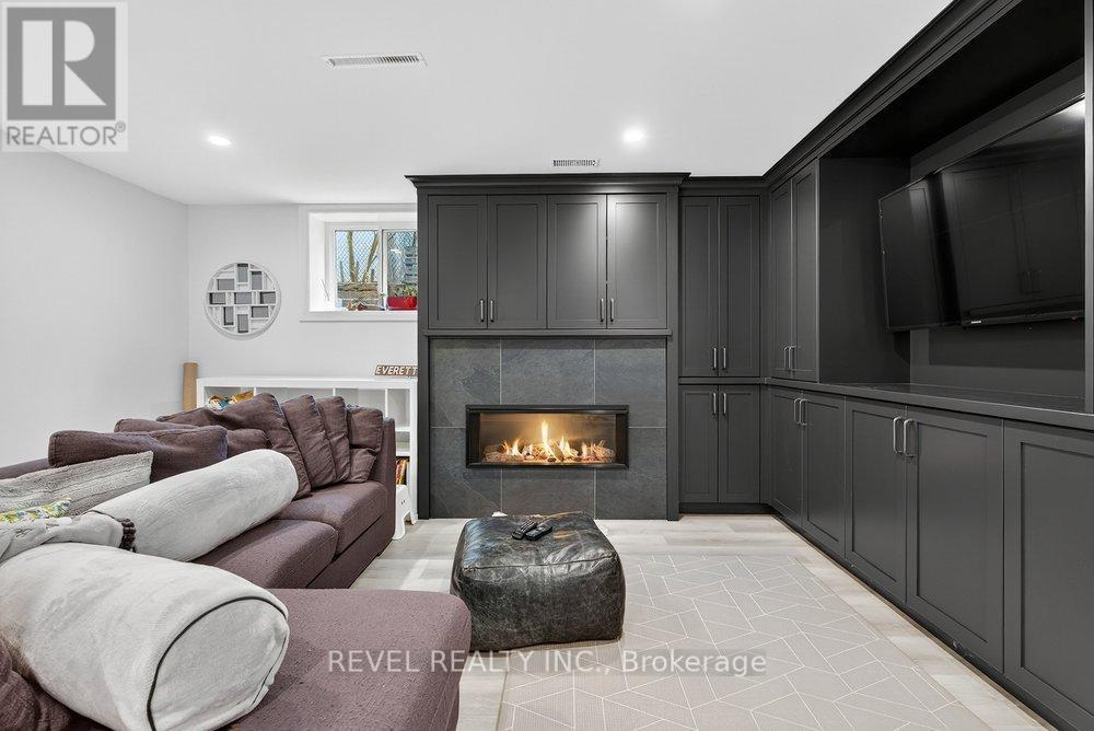 399 Pepper Drive, Burlington, ON - Indoor Photo Showing Living Room With Fireplace
