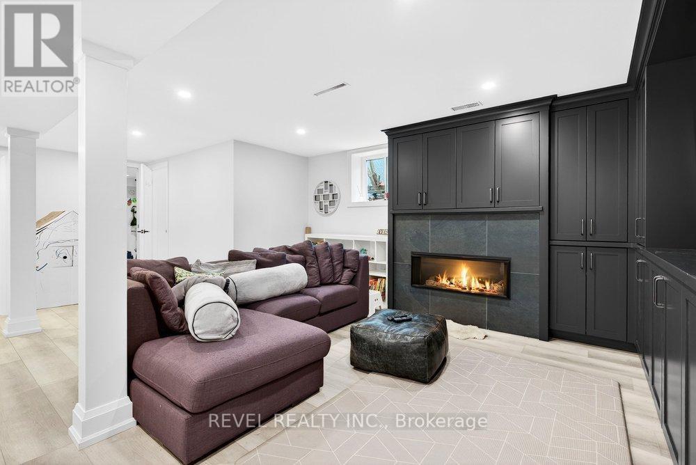 399 Pepper Drive, Burlington, ON - Indoor Photo Showing Living Room With Fireplace