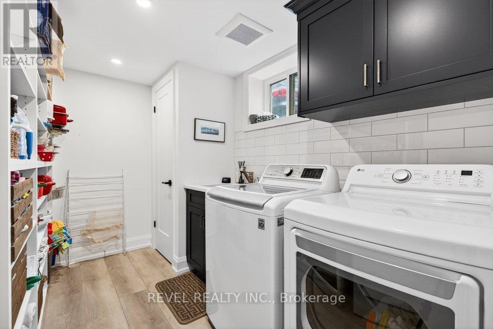 399 Pepper Drive, Burlington, ON - Indoor Photo Showing Laundry Room