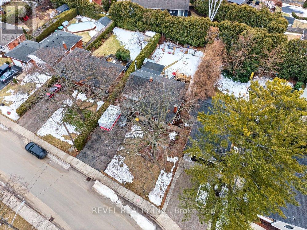 399 Pepper Drive, Burlington, ON - Outdoor