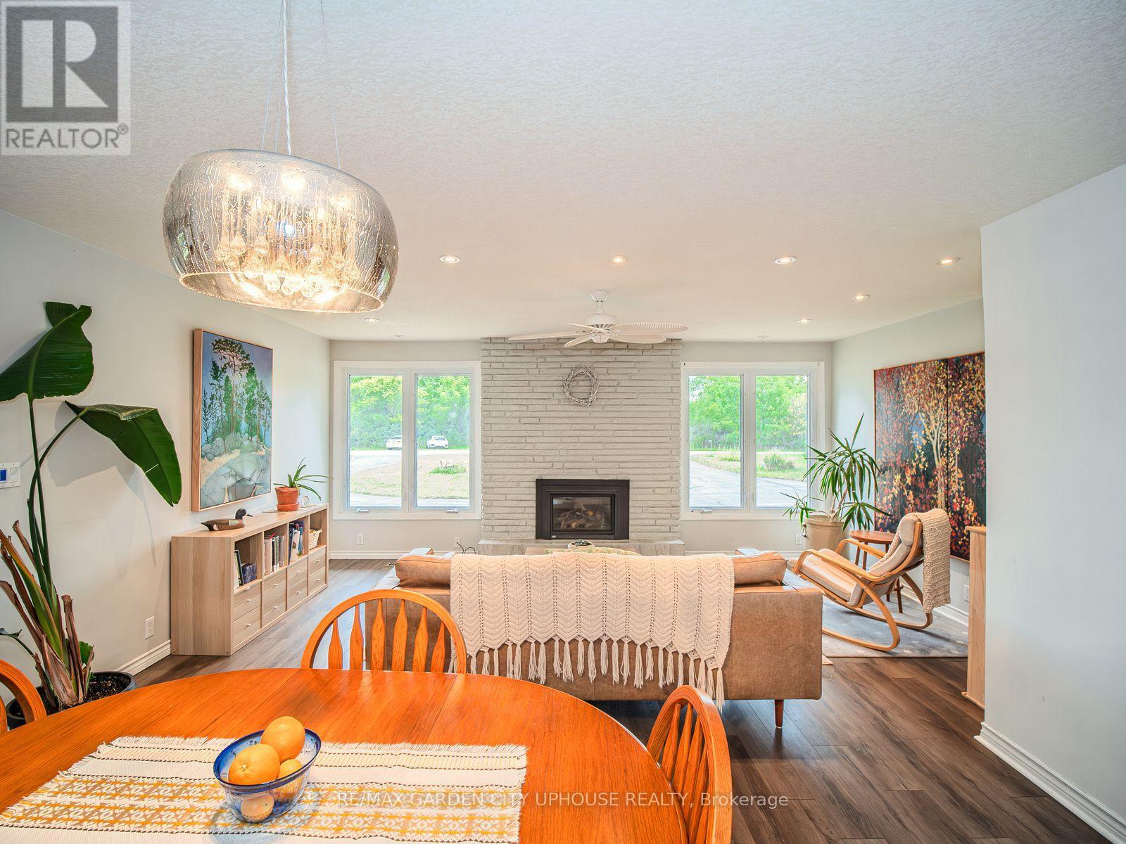 373 Darby Road, Welland (Cooks Mills), ON - Indoor Photo Showing Dining Room
