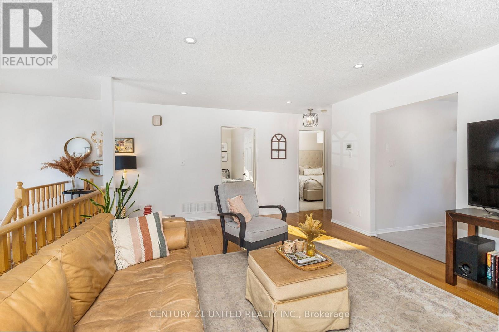 1455 Glenforest Crescent, Peterborough (Monaghan Ward 2), ON - Indoor Photo Showing Living Room