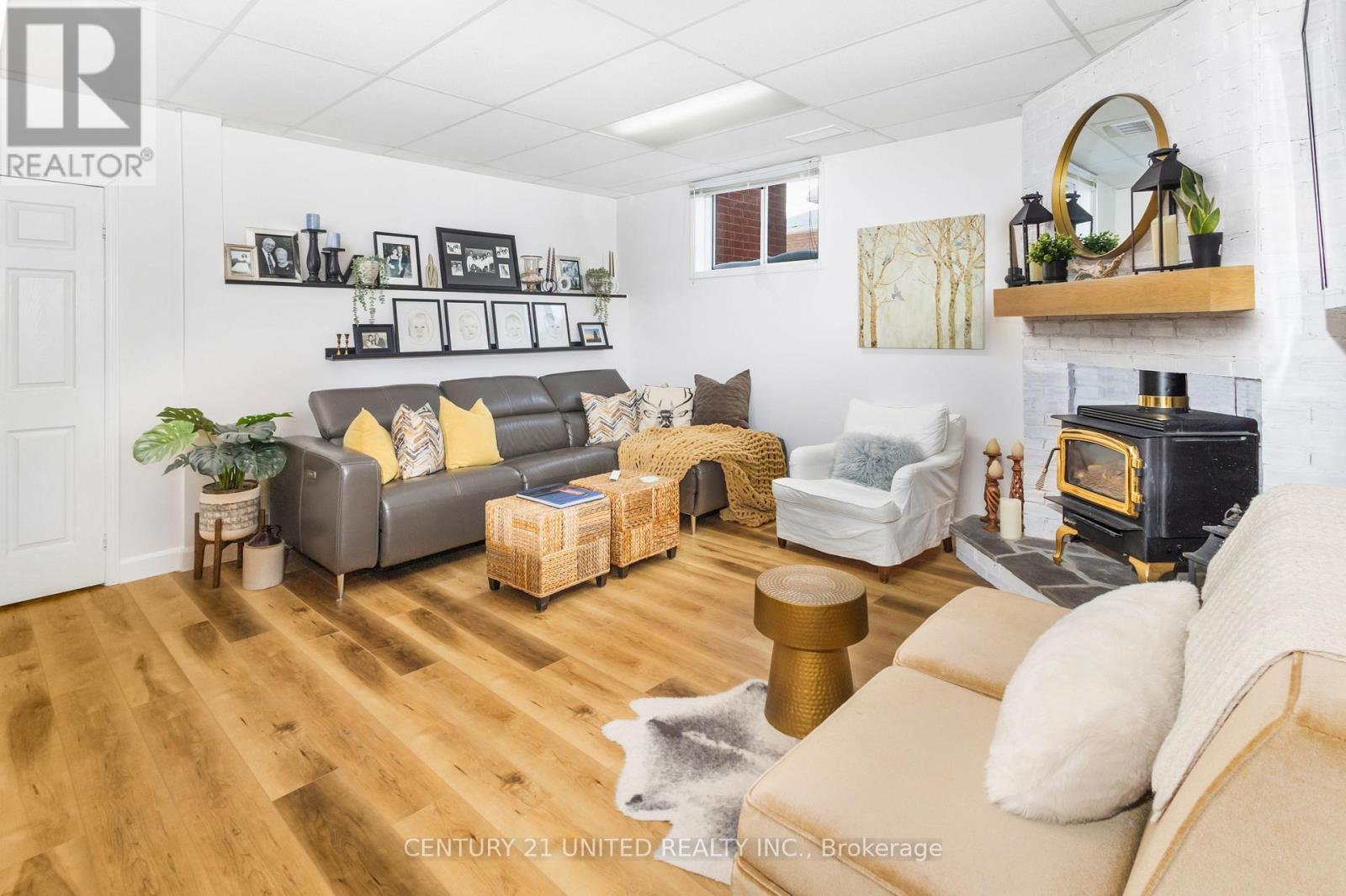 1455 Glenforest Crescent, Peterborough (Monaghan Ward 2), ON - Indoor Photo Showing Living Room With Fireplace