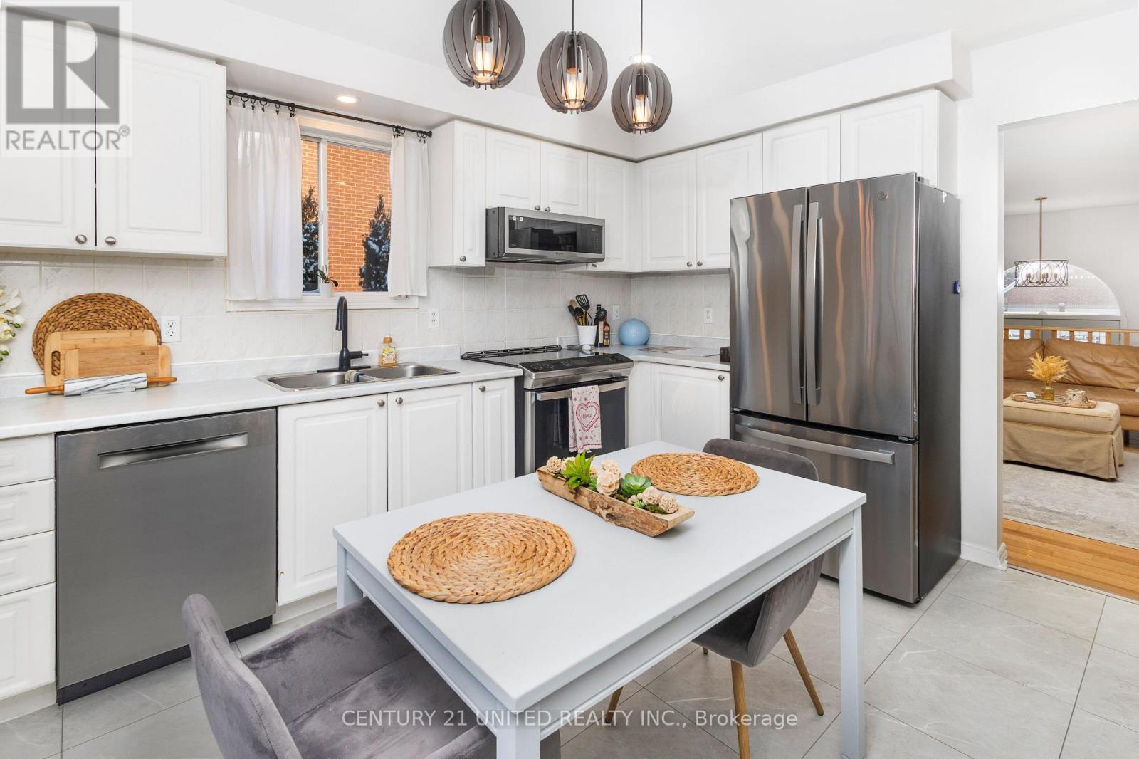 1455 Glenforest Crescent, Peterborough (Monaghan Ward 2), ON - Indoor Photo Showing Kitchen With Double Sink With Upgraded Kitchen