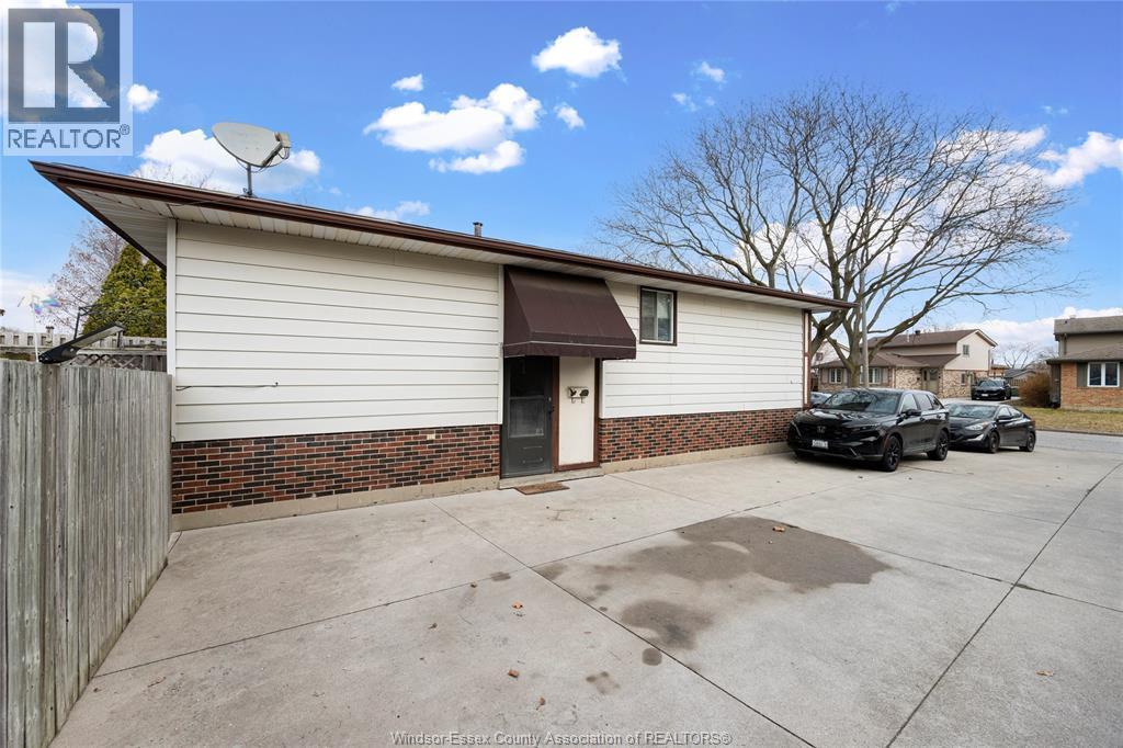 9606 Avery Lane, Windsor, ON - Outdoor With Exterior